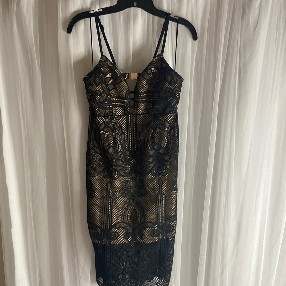 Beautiful black mid dress for all occasions brand new never wore with tag